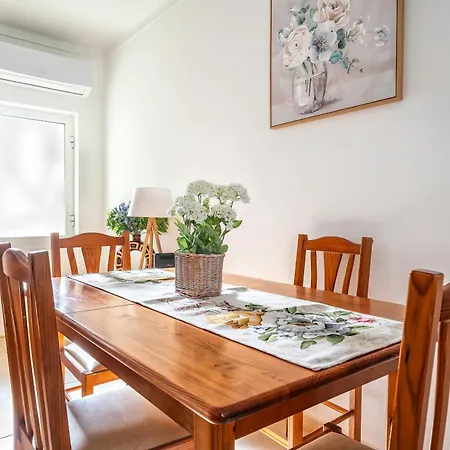 Апартаменты Oasis Park 2 Bedroom Floor At72 *