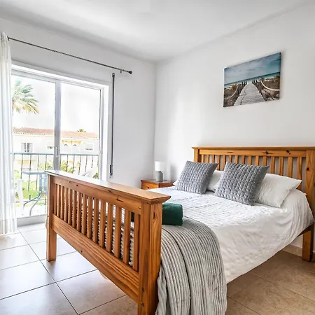 Oasis Park 2 Bedroom Floor At72 Daire *